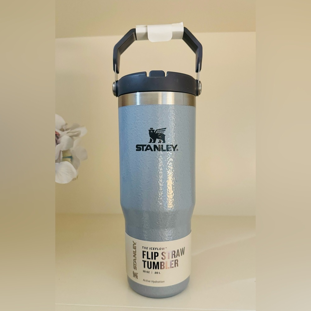 🎉LAST PIECE🎉NWT Stanley Iceflow Flip Straw 30‎ oz Tumbler Silver Heather